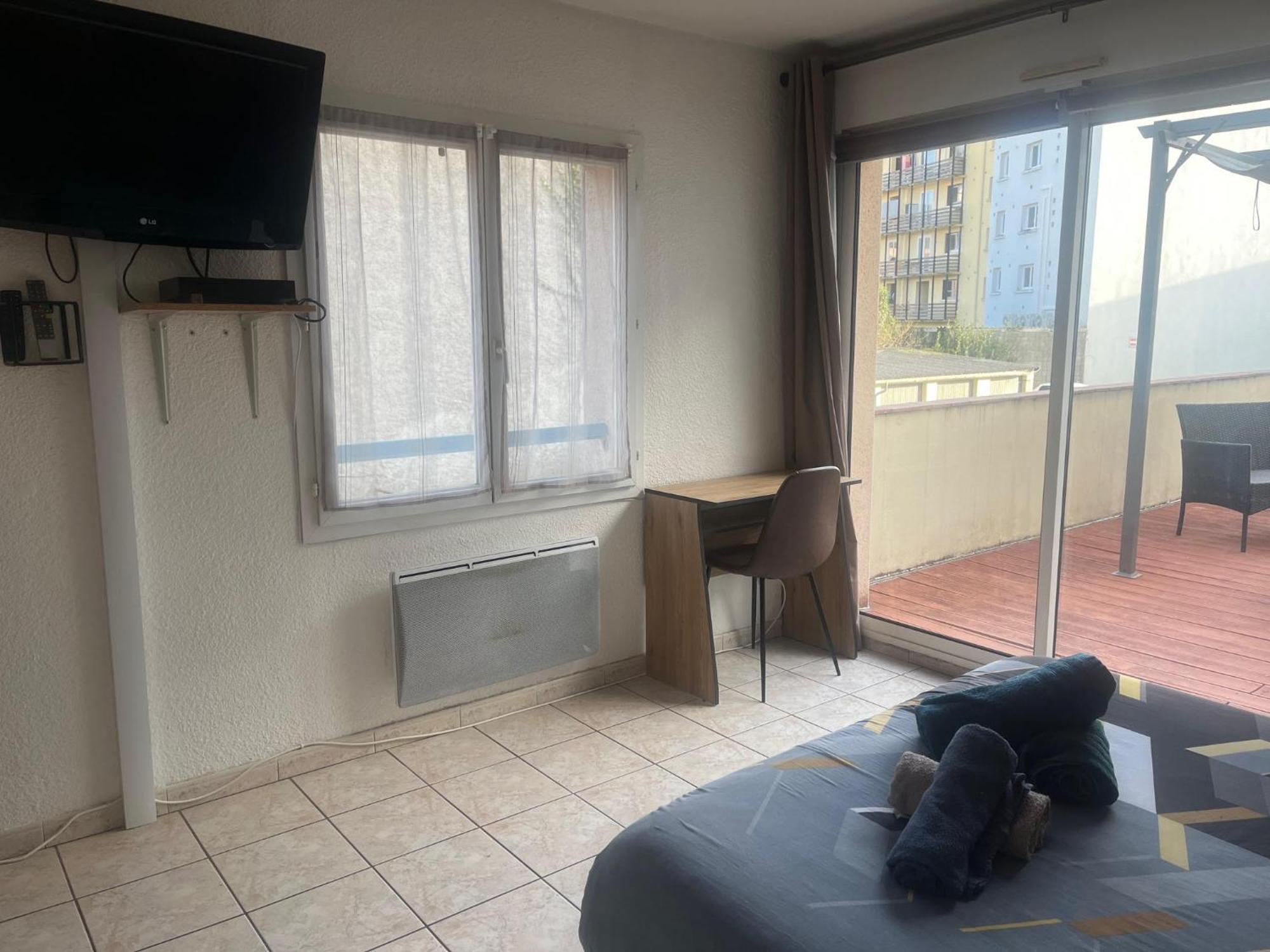 Studio Climatise Et Grande Terrasse Tarbes Centre מראה חיצוני תמונה
